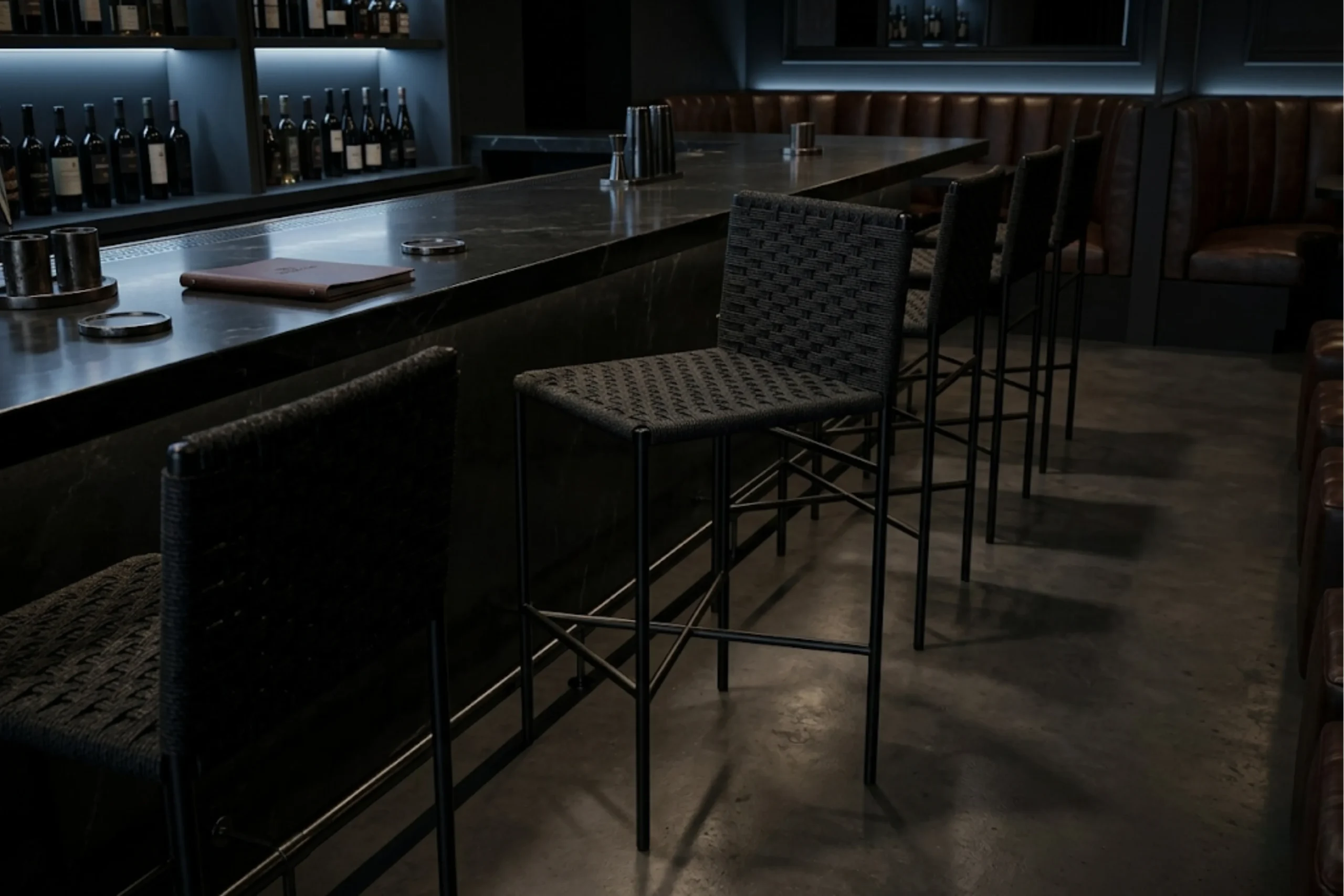 esquire barstool black